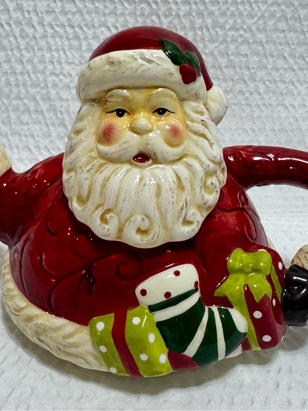Vintage Santa Ceramic Holiday Figurine - Red teapot